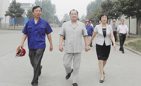 原河南省副省長(zhǎng)劉新民-鄭州市委常委、組織部長(zhǎng)高建慧在公司視察工作